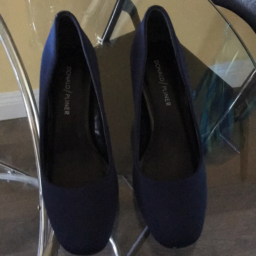 Navy blue Donald/pliner size 61/2M
